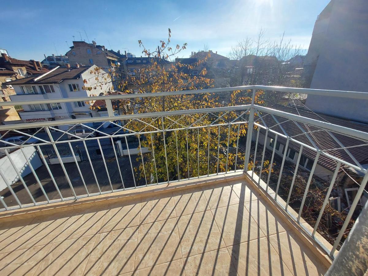 Cozy Spot By The Lions' Bridge Apartment Sofia Bagian luar foto