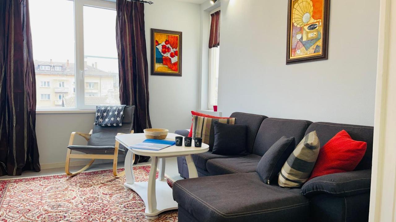 Cozy Spot By The Lions' Bridge Apartment Sofia Bagian luar foto