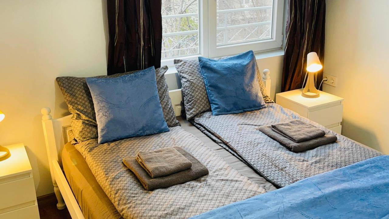 Cozy Spot By The Lions' Bridge Apartment Sofia Bagian luar foto