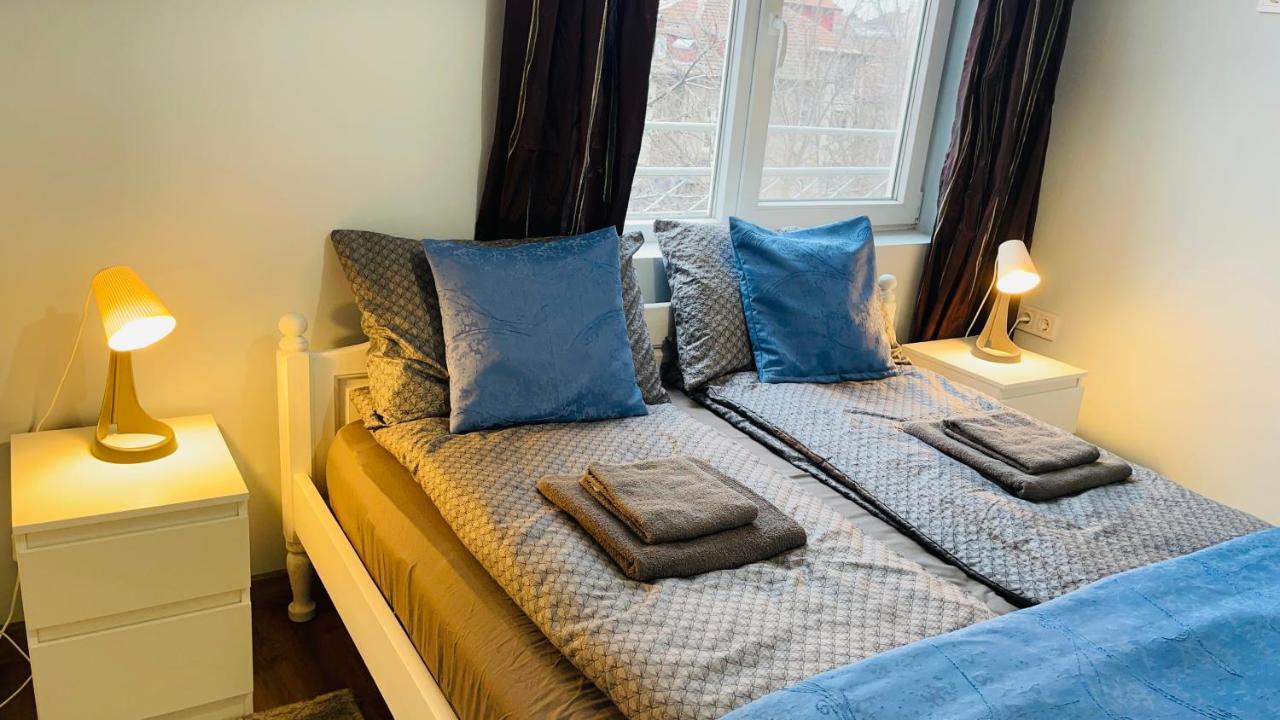Cozy Spot By The Lions' Bridge Apartment Sofia Bagian luar foto