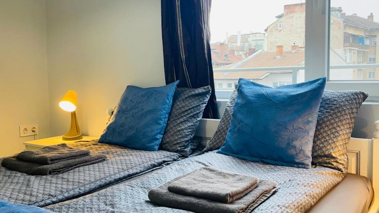 Cozy Spot By The Lions' Bridge Apartment Sofia Bagian luar foto