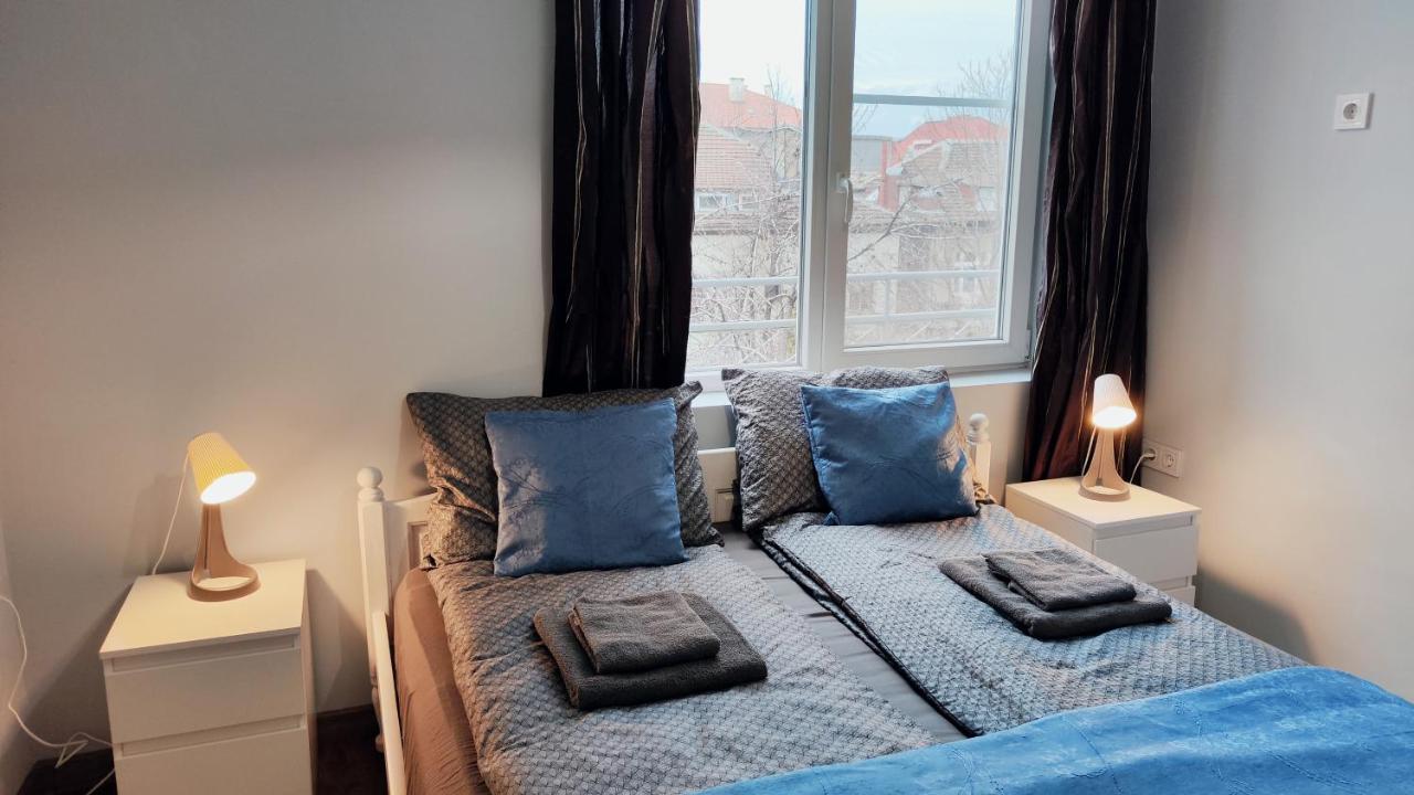Cozy Spot By The Lions' Bridge Apartment Sofia Bagian luar foto